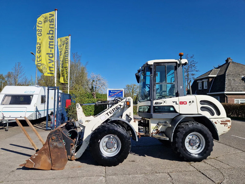 Terex TL80 palletvorken en 4in1-bak - Колёсный погрузчик: фото 1 Terex TL80 palletvorken en 4in1-bak - Колёсный погрузчик: фото 1