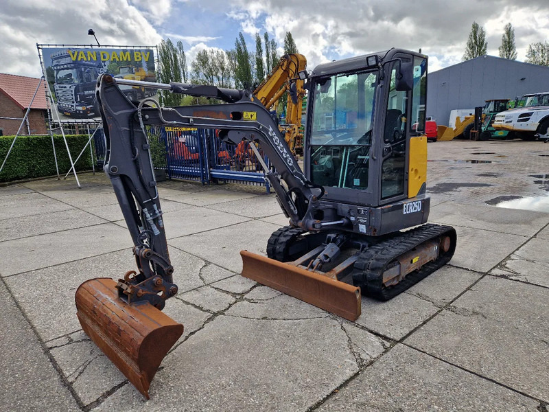 Volvo ECR25D met 2562 uur - Мини-экскаватор: фото 1 Volvo ECR25D met 2562 uur - Мини-экскаватор: фото 1