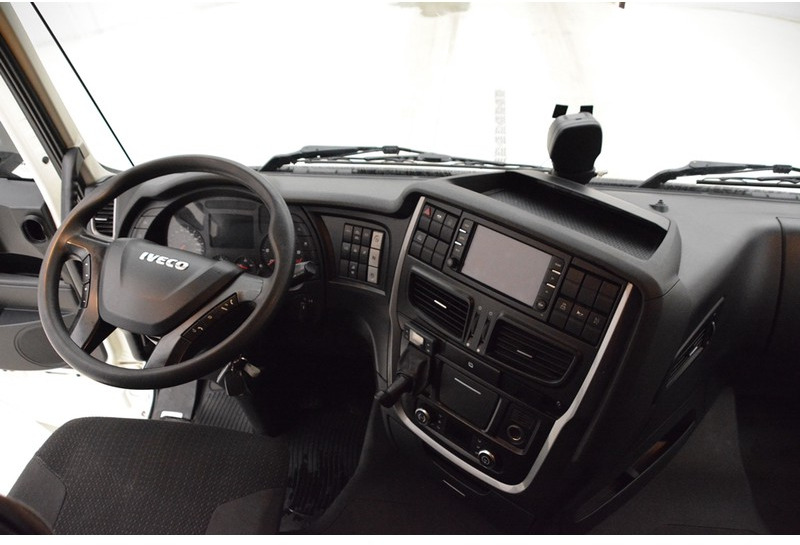 Тягач Iveco Stralis AS440S40 LNG Natural Power: фото 6 Тягач Iveco Stralis AS440S40 LNG Natural Power: фото 6