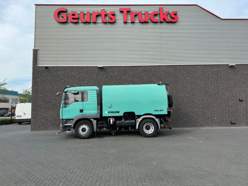 MAN TGM 18.240 4X2 + FAUN VIAJET 6R/HS SWEEPING TRUCK/ KEHRMASCHINE/VEEGWAGEN/FAHRBAHNREINIGER - Подметально-уборочная машина: фото 1 MAN TGM 18.240 4X2 + FAUN VIAJET 6R/HS SWEEPING TRUCK/ KEHRMASCHINE/VEEGWAGEN/FAHRBAHNREINIGER - Подметально-уборочная машина: фото 1