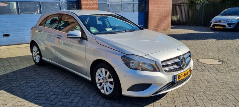 Mercedes-Benz A-Klasse 180 automaat.. 180 automaat - Хэтчбек: фото 1 Mercedes-Benz A-Klasse 180 automaat.. 180 automaat - Хэтчбек: фото 1