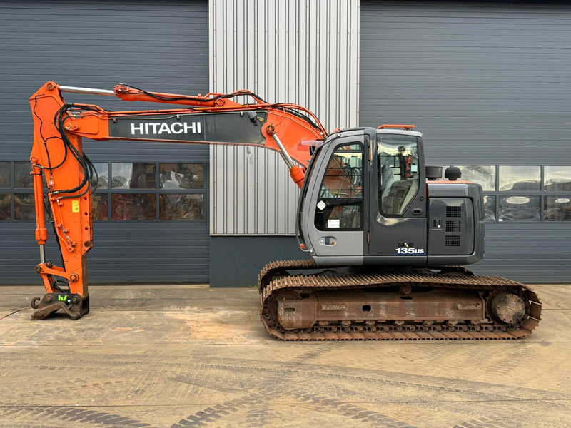 Hitachi ZX135US - Гусеничный экскаватор: фото 1 Hitachi ZX135US - Гусеничный экскаватор: фото 1