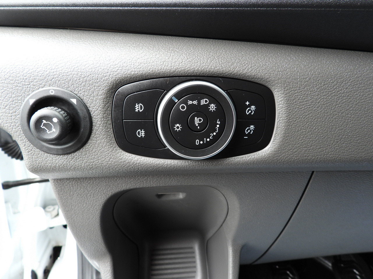 FORD TRANSIT BOX 8 PALLETS CRUISE CONTROL AIR CONDITIONING 130HP в лизинг FORD TRANSIT BOX 8 PALLETS CRUISE CONTROL AIR CONDITIONING 130HP: фото 27 FORD TRANSIT BOX 8 PALLETS CRUISE CONTROL AIR CONDITIONING 130HP в лизинг FORD TRANSIT BOX 8 PALLETS CRUISE CONTROL AIR CONDITIONING 130HP: фото 27