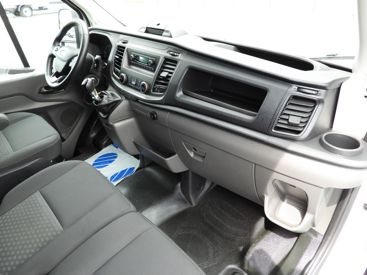 FORD TRANSIT BOX 8 PALLETS CRUISE CONTROL AIR CONDITIONING 130HP в лизинг FORD TRANSIT BOX 8 PALLETS CRUISE CONTROL AIR CONDITIONING 130HP: фото 42 FORD TRANSIT BOX 8 PALLETS CRUISE CONTROL AIR CONDITIONING 130HP в лизинг FORD TRANSIT BOX 8 PALLETS CRUISE CONTROL AIR CONDITIONING 130HP: фото 42