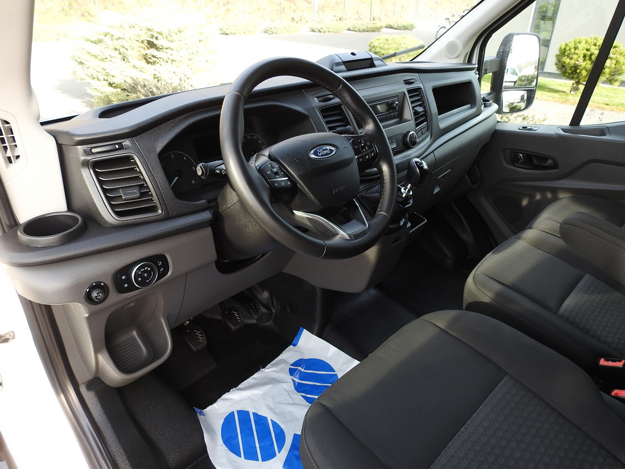 FORD TRANSIT BOX LIFT 8 PALLETS CRUISE CONTROL AIR CONDITIONING 130HP - Фургон с закрытым кузовом: фото 2 FORD TRANSIT BOX LIFT 8 PALLETS CRUISE CONTROL AIR CONDITIONING 130HP - Фургон с закрытым кузовом: фото 2