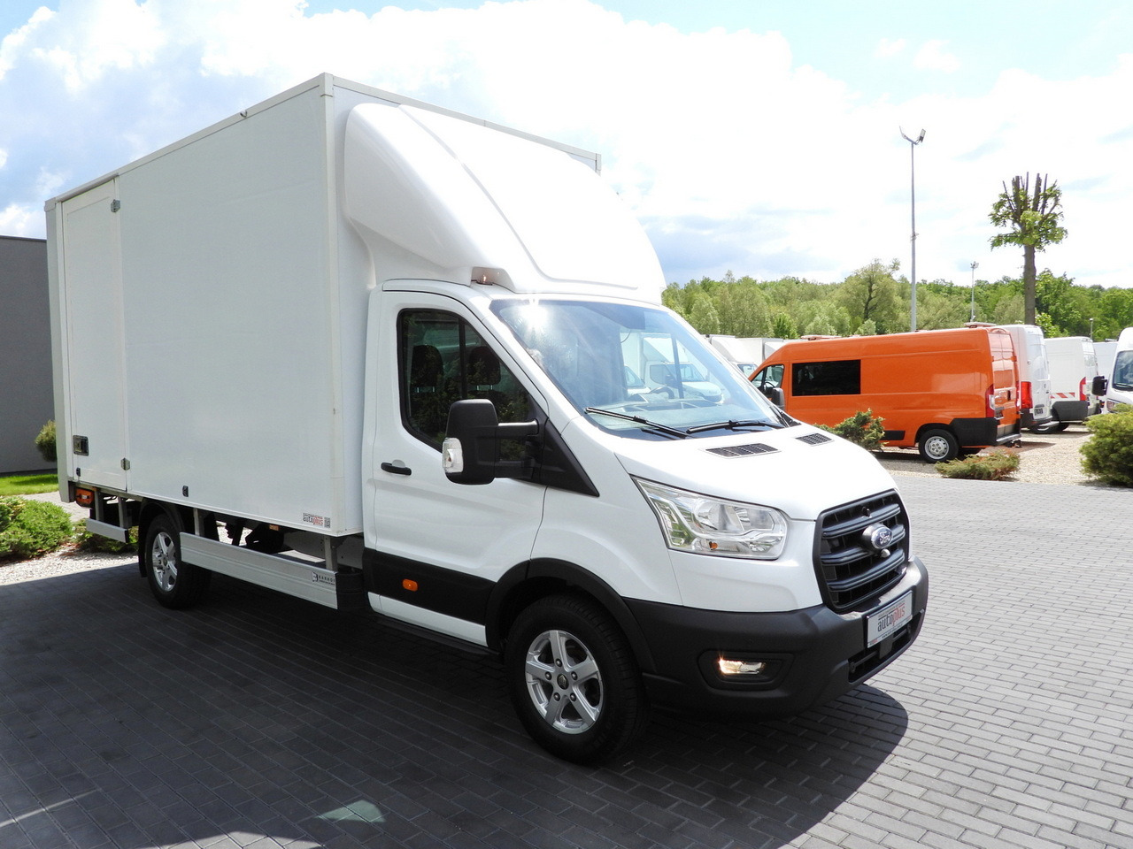 FORD TRANSIT BOX LIFT 8 PALLETS CRUISE CONTROL LED LIGHTS AIR CONDITIONING 130HP - Фургон-рефрижератор: фото 4 FORD TRANSIT BOX LIFT 8 PALLETS CRUISE CONTROL LED LIGHTS AIR CONDITIONING 130HP - Фургон-рефрижератор: фото 4