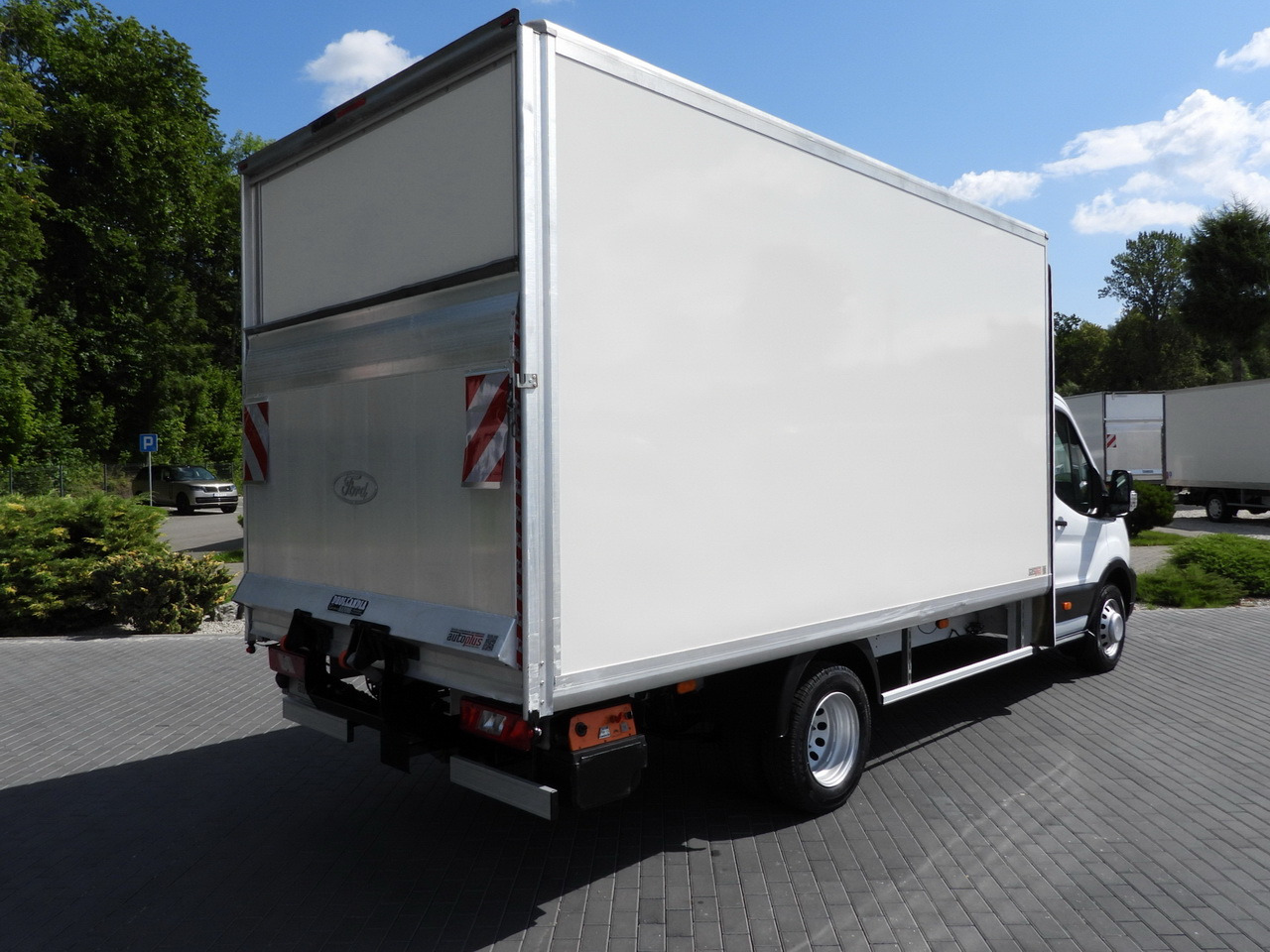 FORD TRANSIT BOX LIFT 8 PALLETS CRUISE CONTROL LED LIGHTS TWIN WHEELS AIR CONDITIONING 130HP - Фургон-рефрижератор: фото 3 FORD TRANSIT BOX LIFT 8 PALLETS CRUISE CONTROL LED LIGHTS TWIN WHEELS AIR CONDITIONING 130HP - Фургон-рефрижератор: фото 3