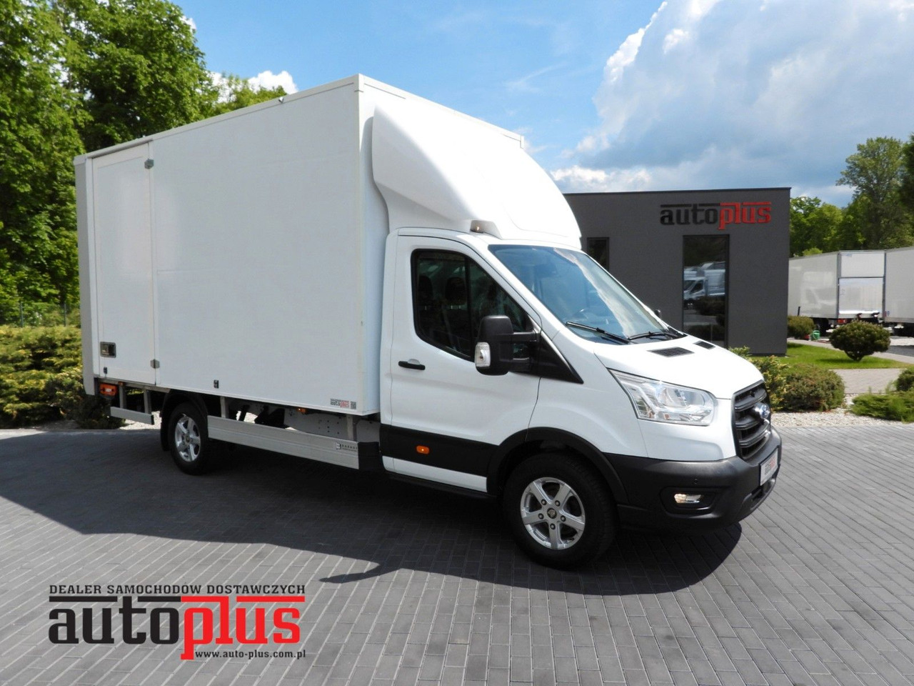 Ford TRANSIT KOFFER AUFZUG 8 PALETTEN TEMPOMAT - Фургон с закрытым кузовом: фото 1 Ford TRANSIT KOFFER AUFZUG 8 PALETTEN TEMPOMAT - Фургон с закрытым кузовом: фото 1