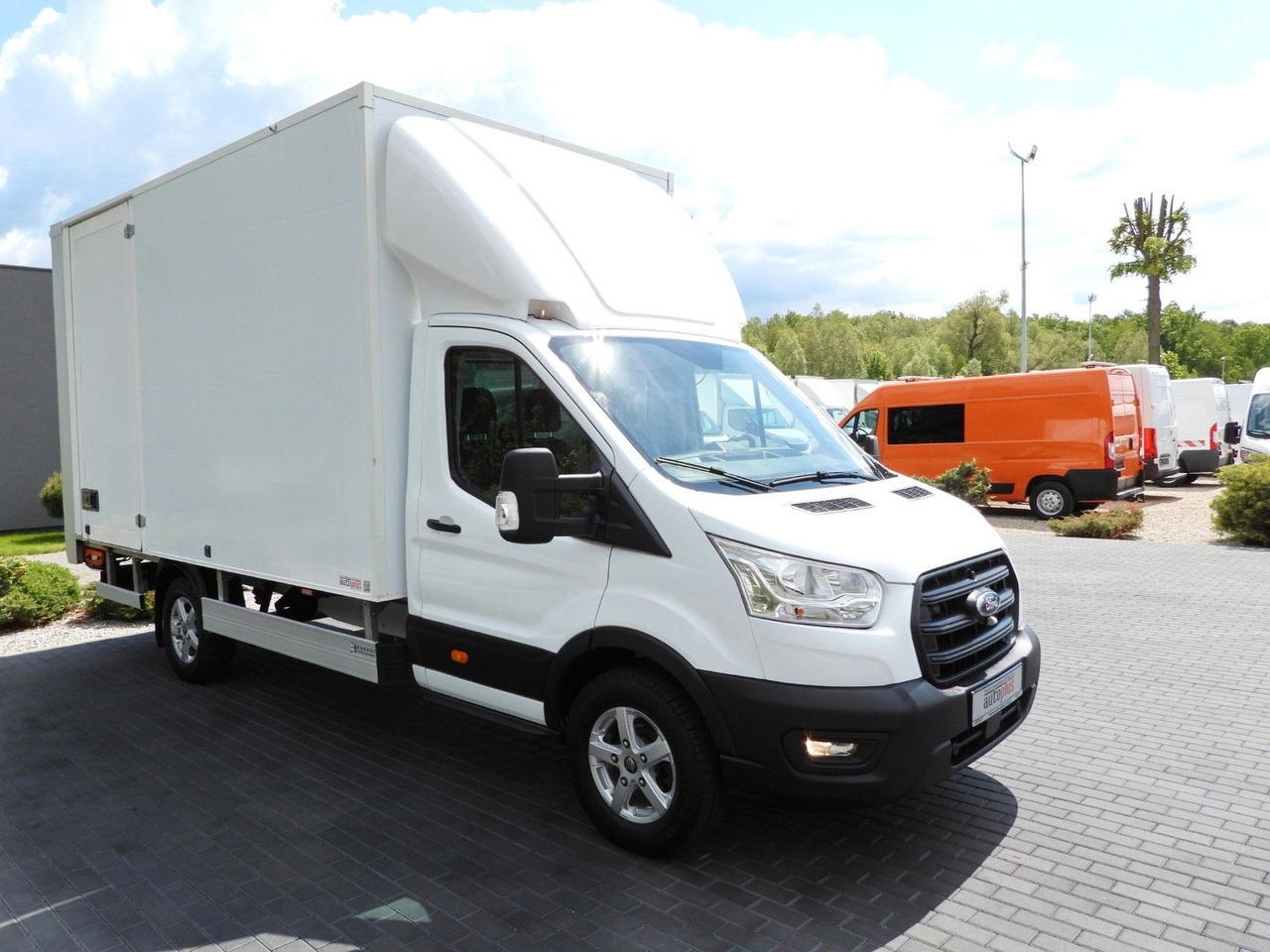 Ford TRANSIT KOFFER AUFZUG 8 PALETTEN TEMPOMAT - Фургон с закрытым кузовом: фото 4 Ford TRANSIT KOFFER AUFZUG 8 PALETTEN TEMPOMAT - Фургон с закрытым кузовом: фото 4