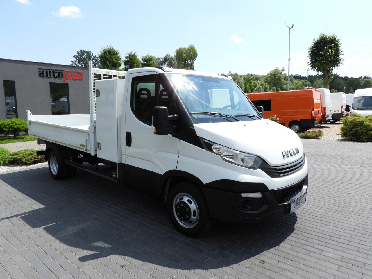 IVECO DAILY 35C15 TIPPER CRUISE CONTROL TWIN WHEELS AIR CONDITIONING 150HP - Малотоннажный самосвал: фото 4 IVECO DAILY 35C15 TIPPER CRUISE CONTROL TWIN WHEELS AIR CONDITIONING 150HP - Малотоннажный самосвал: фото 4