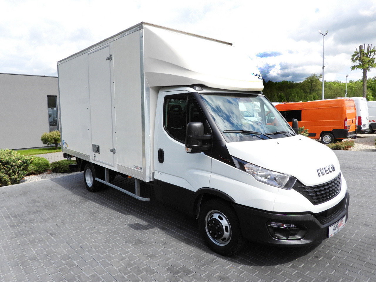 IVECO DAILY 35C16 BOX LIFT 8 PALLETS CRUISE CONTROL TWIN WHEELS AIR CONDITIONING  160HP - Фургон с закрытым кузовом: фото 4 IVECO DAILY 35C16 BOX LIFT 8 PALLETS CRUISE CONTROL TWIN WHEELS AIR CONDITIONING  160HP - Фургон с закрытым кузовом: фото 4