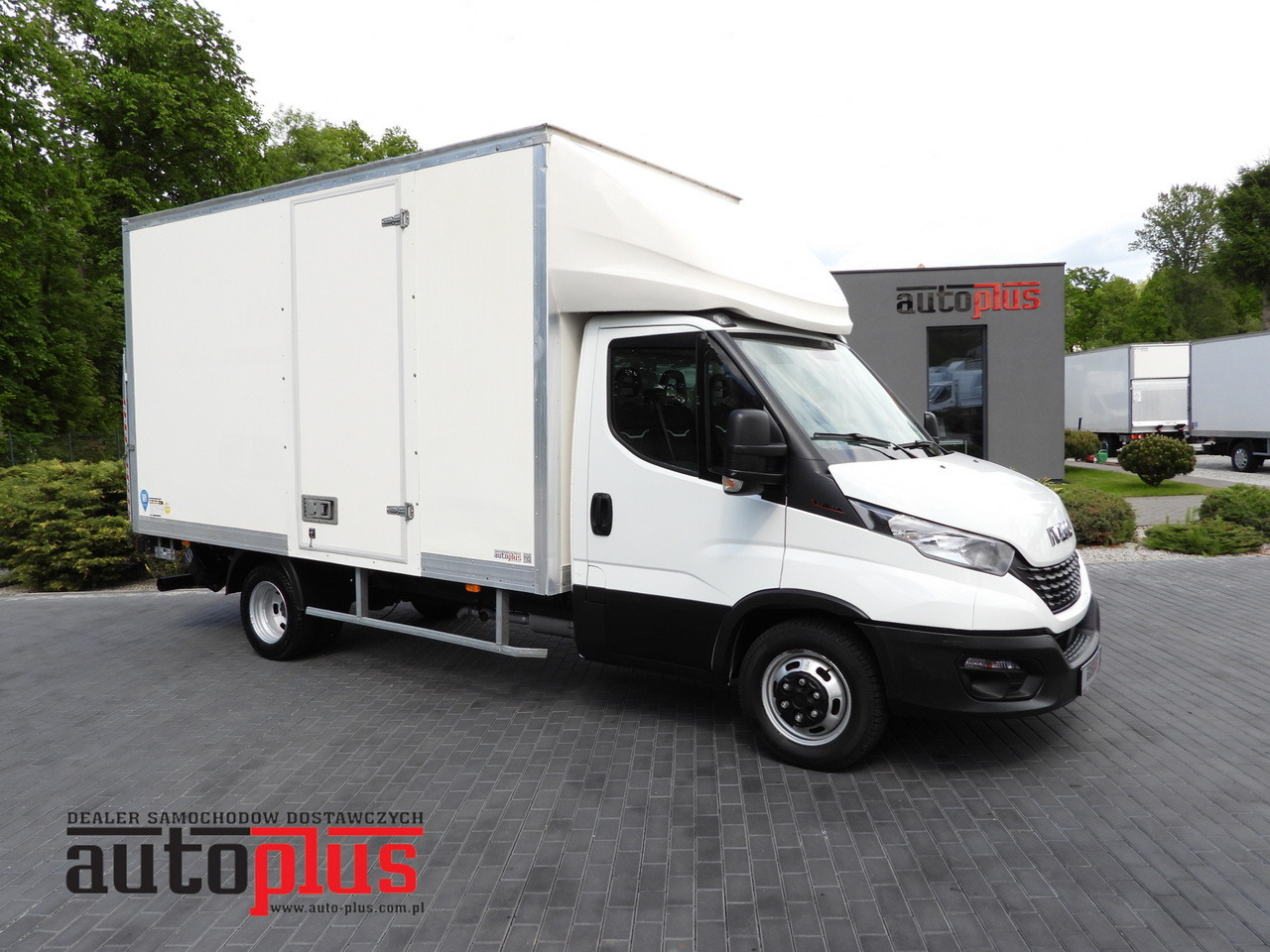 IVECO DAILY 35C16 BOX LIFT 8 PALLETS CRUISE CONTROL TWIN WHEELS AIR CONDITIONING  160HP - Фургон с закрытым кузовом: фото 1 IVECO DAILY 35C16 BOX LIFT 8 PALLETS CRUISE CONTROL TWIN WHEELS AIR CONDITIONING  160HP - Фургон с закрытым кузовом: фото 1