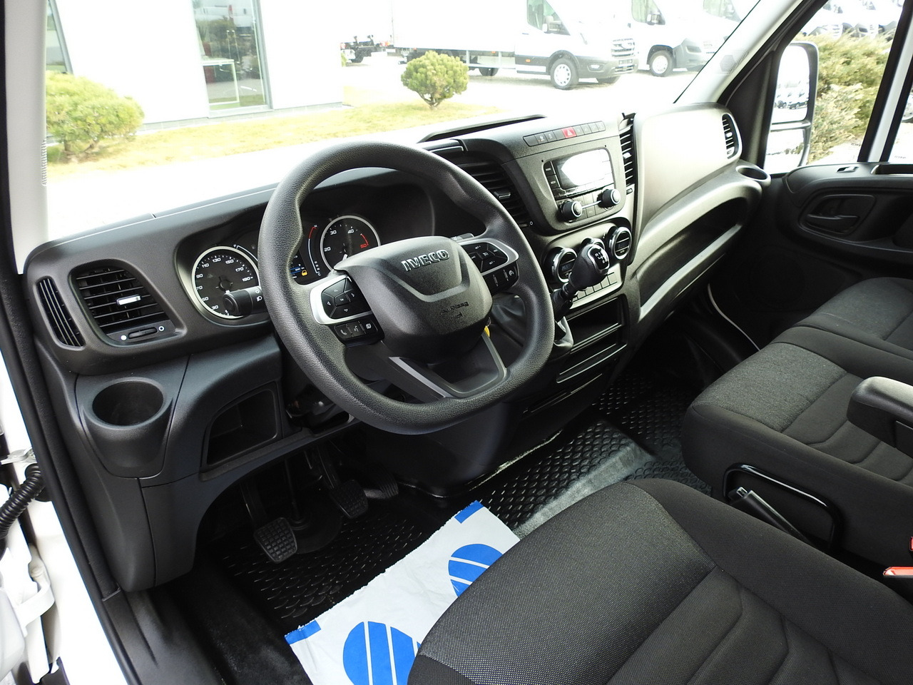 IVECO DAILY 35C16 BOX LIFT 8 PALLETS CRUISE CONTROL TWIN WHEELS AIR CONDITIONING 160HP - Фургон с закрытым кузовом: фото 2 IVECO DAILY 35C16 BOX LIFT 8 PALLETS CRUISE CONTROL TWIN WHEELS AIR CONDITIONING 160HP - Фургон с закрытым кузовом: фото 2