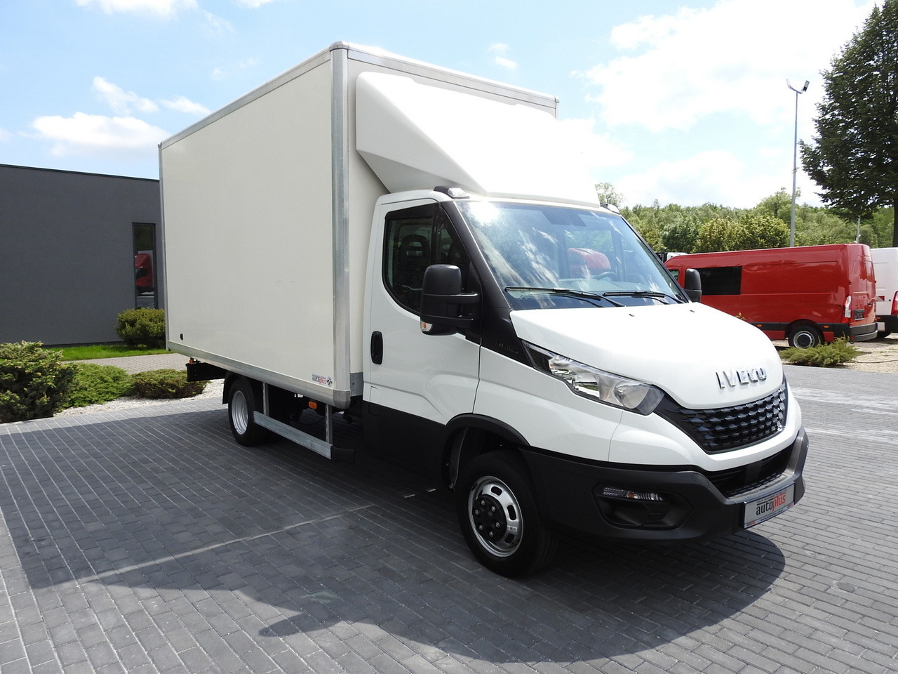 IVECO DAILY 35S14 8 PALLETS CRUISE CONTROL TWIN WHEELS AIR CONDITIONING 140HP - Фургон с закрытым кузовом: фото 4 IVECO DAILY 35S14 8 PALLETS CRUISE CONTROL TWIN WHEELS AIR CONDITIONING 140HP - Фургон с закрытым кузовом: фото 4