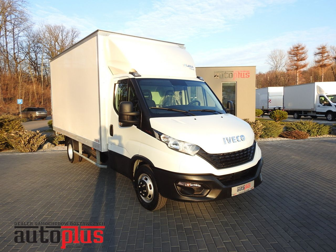 IVECO DAILY 35S16 BOX LIFT 8 PALLETS CRUISE CONTROL AIR CONDITIONING TWIN WHEELS 160HP - Фургон с закрытым кузовом: фото 1 IVECO DAILY 35S16 BOX LIFT 8 PALLETS CRUISE CONTROL AIR CONDITIONING TWIN WHEELS 160HP - Фургон с закрытым кузовом: фото 1