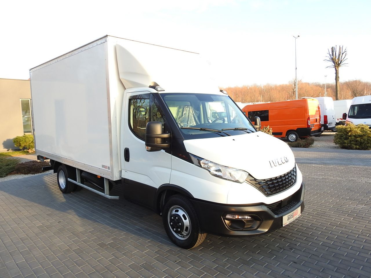 IVECO DAILY 35S16 BOX LIFT 8 PALLETS CRUISE CONTROL AIR CONDITIONING TWIN WHEELS 160HP - Фургон с закрытым кузовом: фото 4 IVECO DAILY 35S16 BOX LIFT 8 PALLETS CRUISE CONTROL AIR CONDITIONING TWIN WHEELS 160HP - Фургон с закрытым кузовом: фото 4
