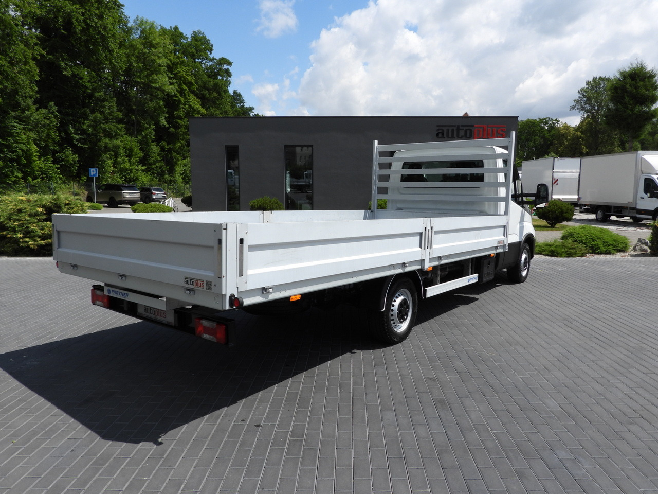 IVECO DAILY 35S16 STAKE BODY 10 PALLETS CRUISE CONTROL AIR CONDITIONING 160HP - Малотоннажный бортовой грузовик: фото 3 IVECO DAILY 35S16 STAKE BODY 10 PALLETS CRUISE CONTROL AIR CONDITIONING 160HP - Малотоннажный бортовой грузовик: фото 3