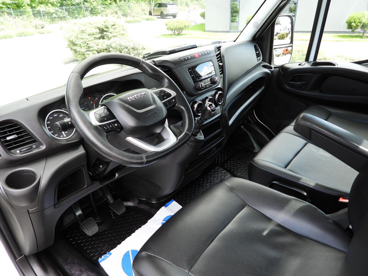 IVECO DAILY 35S16 STAKE BODY 10 PALLETS CRUISE CONTROL AIR CONDITIONING 160HP - Малотоннажный бортовой грузовик: фото 2 IVECO DAILY 35S16 STAKE BODY 10 PALLETS CRUISE CONTROL AIR CONDITIONING 160HP - Малотоннажный бортовой грузовик: фото 2