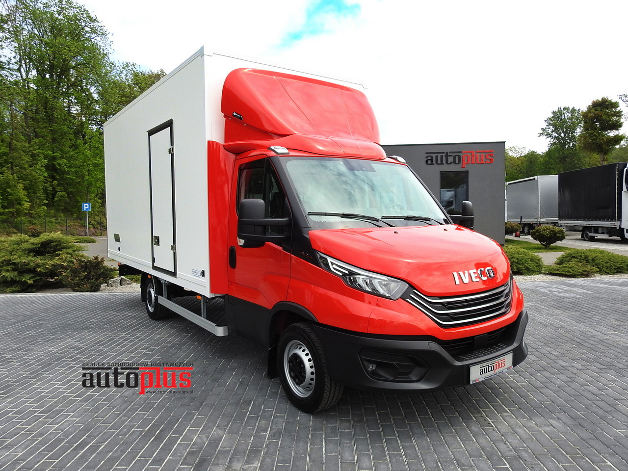 IVECO DAILY 35S18 NEW BOX 10 PALLETS CRUISE CONTROL NAVIGATION AIR CONDITIONING LED LIGHTS GUARANTEE 180HP - Фургон с закрытым кузовом: фото 1 IVECO DAILY 35S18 NEW BOX 10 PALLETS CRUISE CONTROL NAVIGATION AIR CONDITIONING LED LIGHTS GUARANTEE 180HP - Фургон с закрытым кузовом: фото 1