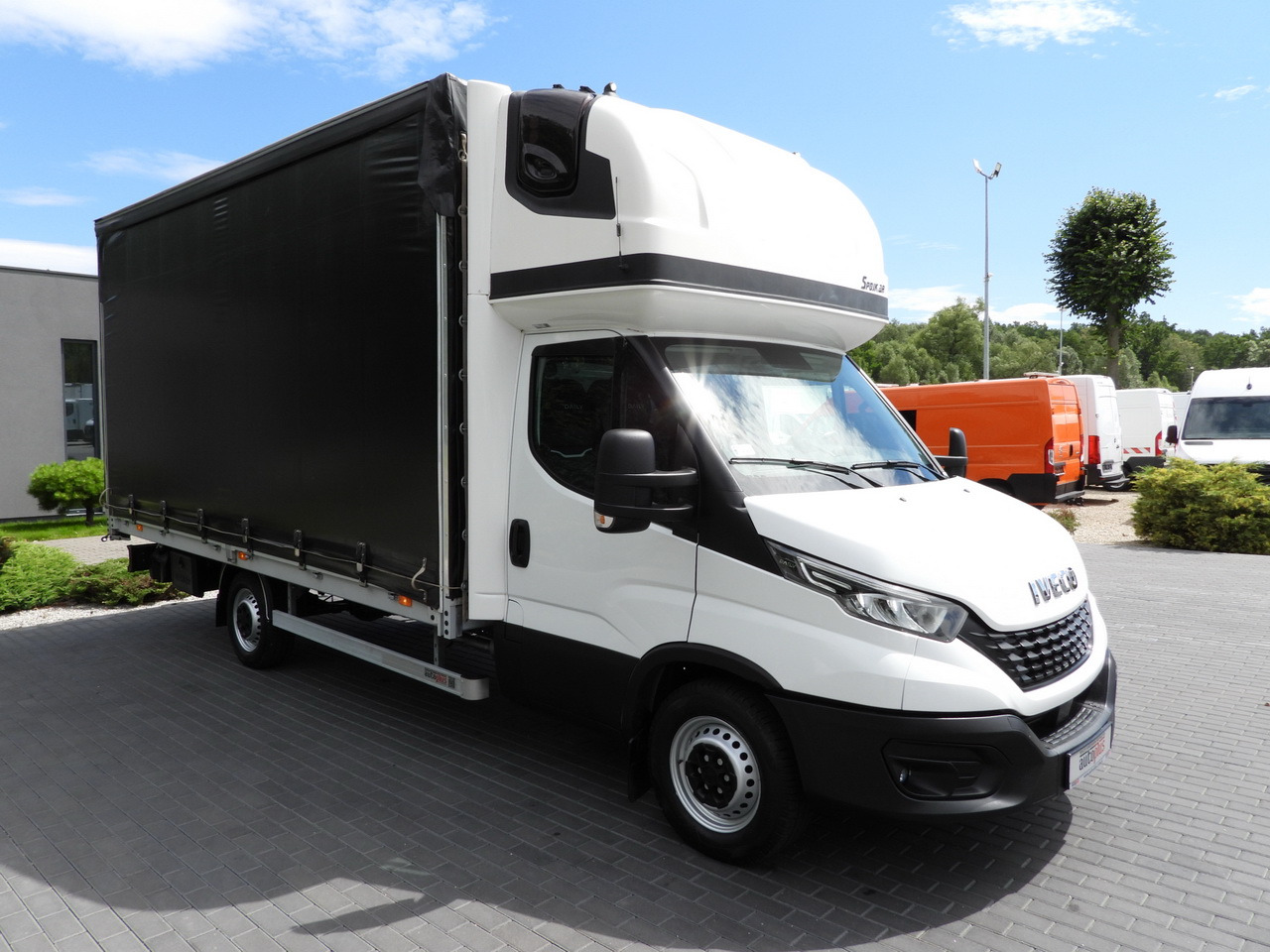IVECO DAILY 35S18 TARPAULIN 10 PALLETS WEBASTO CRUISE CONTROL LED LIGHTS PNEUMATICS AIR CONDITIONING 180HP - Тентованный фургон: фото 4 IVECO DAILY 35S18 TARPAULIN 10 PALLETS WEBASTO CRUISE CONTROL LED LIGHTS PNEUMATICS AIR CONDITIONING 180HP - Тентованный фургон: фото 4
