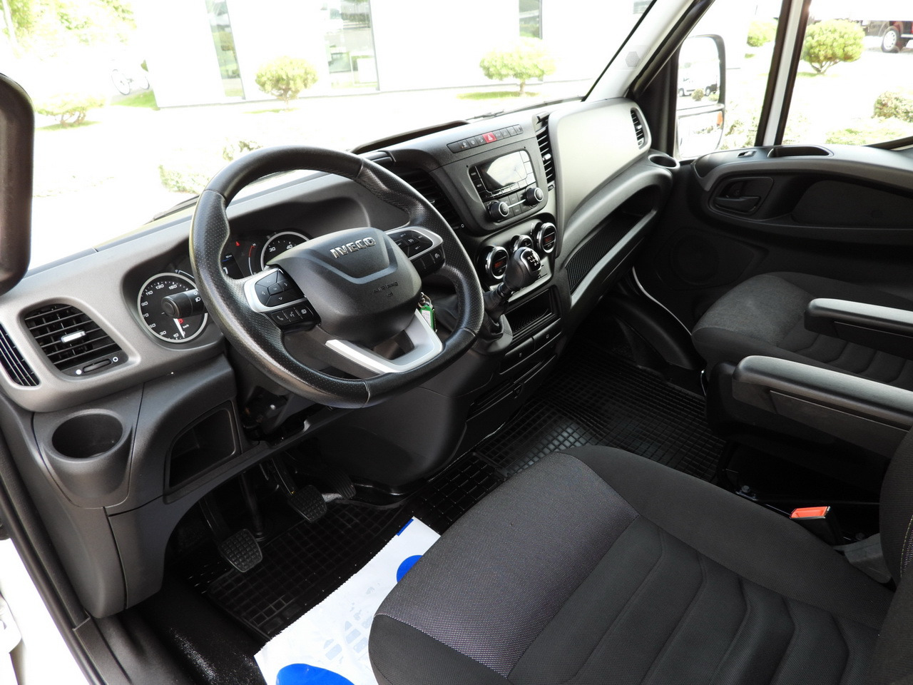 IVECO DAILY 35S18 TARPAULIN LIFT 8 PALLETS CRUISE CONTROL AIR CONDITIONING 180HP - Тентованный фургон: фото 2 IVECO DAILY 35S18 TARPAULIN LIFT 8 PALLETS CRUISE CONTROL AIR CONDITIONING 180HP - Тентованный фургон: фото 2