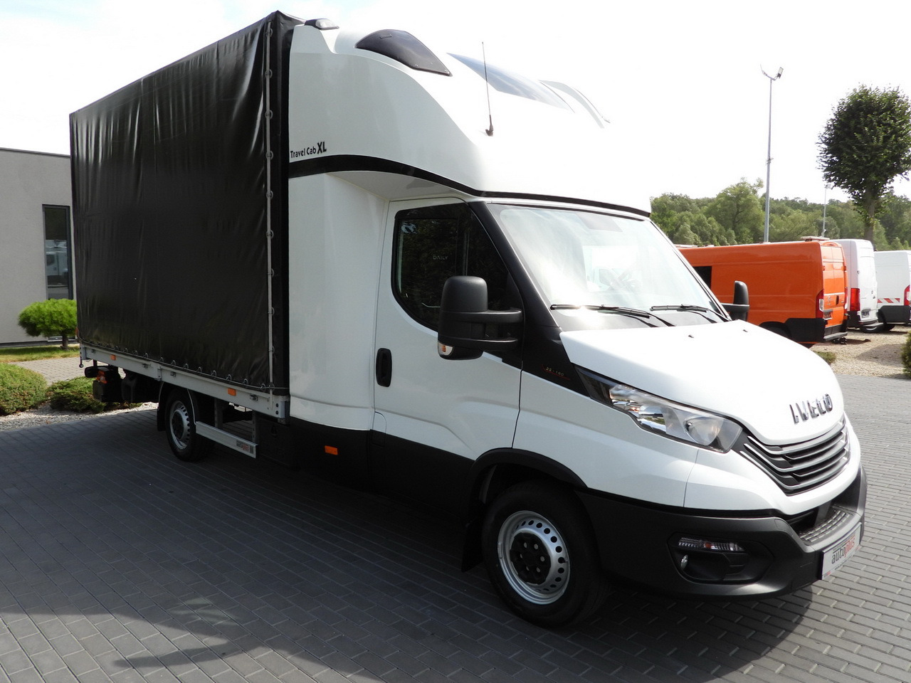 IVECO DAILY 35S18 TARPAULIN LIFT 8 PALLETS CRUISE CONTROL AIR CONDITIONING  180HP - Тентованный фургон: фото 4 IVECO DAILY 35S18 TARPAULIN LIFT 8 PALLETS CRUISE CONTROL AIR CONDITIONING  180HP - Тентованный фургон: фото 4