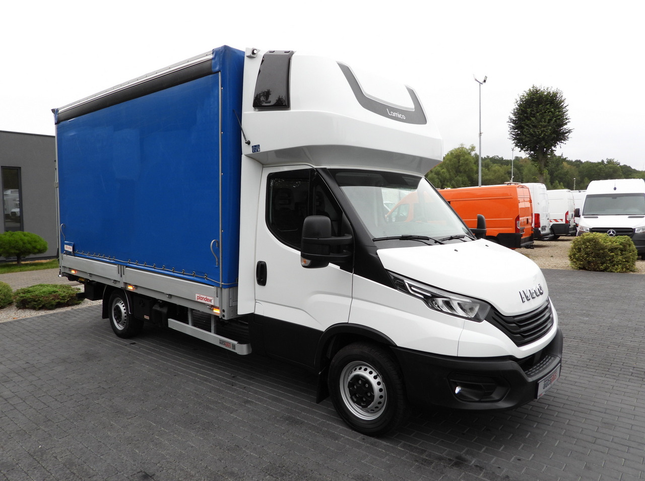 IVECO DAILY 35S18 TARPAULIN LIFT 8 PALLETS WEBASTO CRUISE CONTROL LED LIGHTS AIR CONDITIONING 180HP - Тентованный фургон: фото 4 IVECO DAILY 35S18 TARPAULIN LIFT 8 PALLETS WEBASTO CRUISE CONTROL LED LIGHTS AIR CONDITIONING 180HP - Тентованный фургон: фото 4