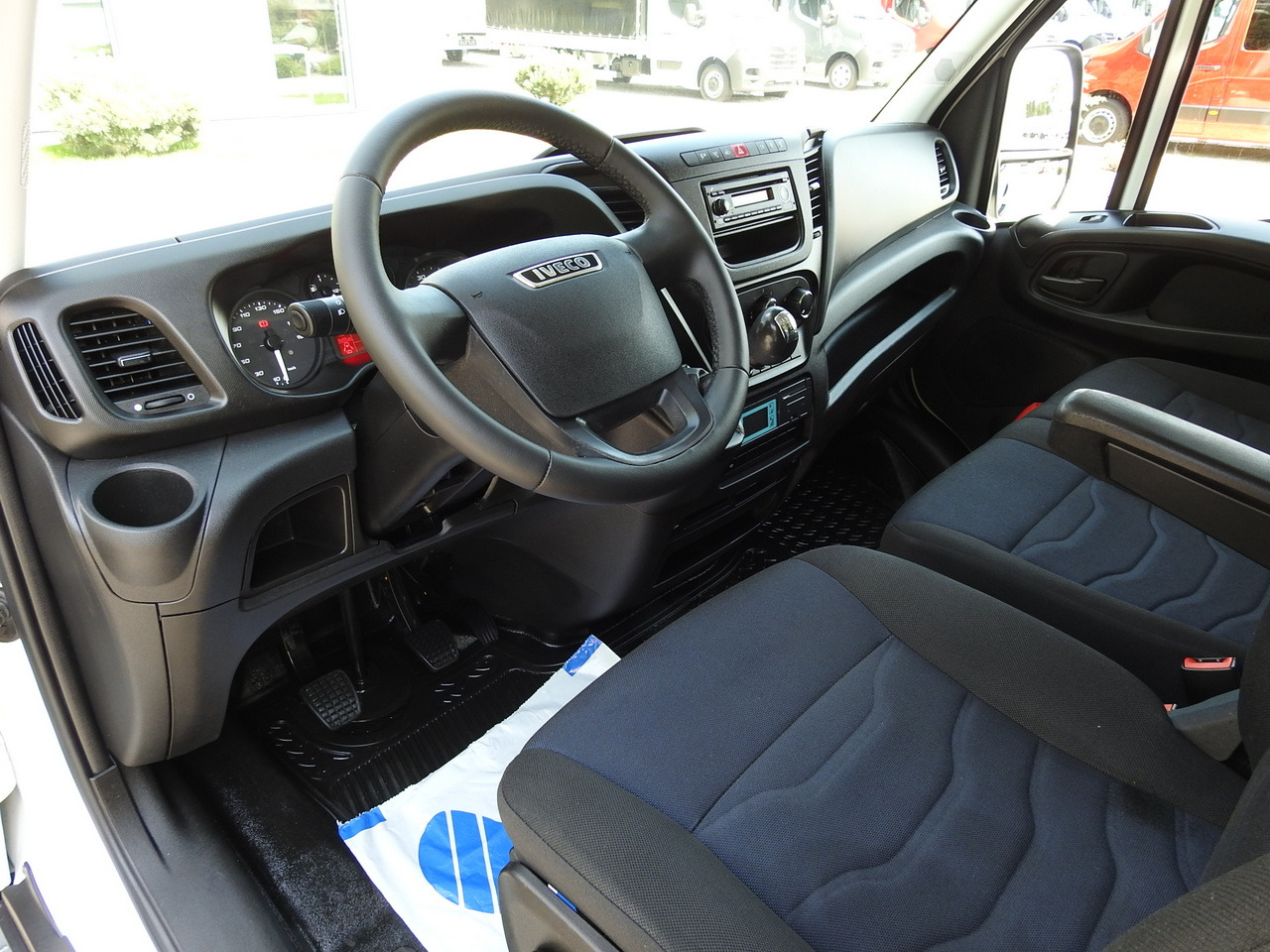 IVECO DAILY 50C15  REGRIGERATOR BOX -5*C POWER SUPPLY 230V AIR CONDITIONING TWIN WHEELS  150HP - Фургон-рефрижератор: фото 2 IVECO DAILY 50C15  REGRIGERATOR BOX -5*C POWER SUPPLY 230V AIR CONDITIONING TWIN WHEELS  150HP - Фургон-рефрижератор: фото 2