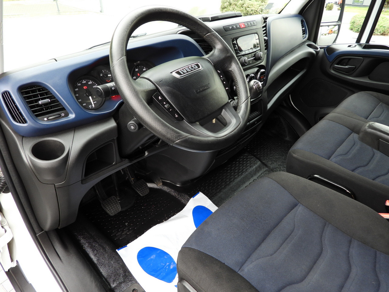 IVECO DAILY 50C15 TARPAULIN 12 PALLETS CRUISE CONTROL TWIN WHEELS AIR CONDITIONING 150HP - Тентованный фургон: фото 2 IVECO DAILY 50C15 TARPAULIN 12 PALLETS CRUISE CONTROL TWIN WHEELS AIR CONDITIONING 150HP - Тентованный фургон: фото 2