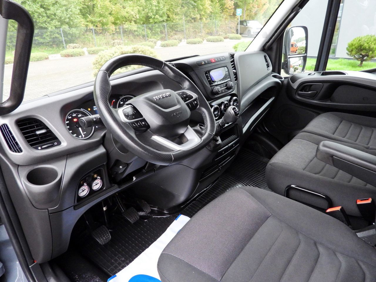 IVECO DAILY 50C18 TARPAULIN 14 PALLETS WEBASTO CRUISE CONTROL PNEUMATICS TWIN WHEELS AIR CONDITIONING 180HP - Тентованный фургон: фото 2 IVECO DAILY 50C18 TARPAULIN 14 PALLETS WEBASTO CRUISE CONTROL PNEUMATICS TWIN WHEELS AIR CONDITIONING 180HP - Тентованный фургон: фото 2