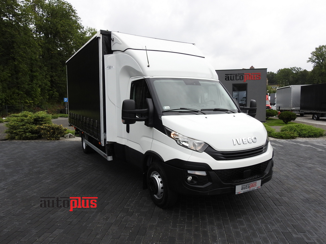 IVECO DAILY 70C18 TARPAULIN LIFT 12 PALLETS WEBASTO CRUISE CONTROL TWIN WHEELS AIR CONDITIONING  180HP - Тентованный фургон: фото 1 IVECO DAILY 70C18 TARPAULIN LIFT 12 PALLETS WEBASTO CRUISE CONTROL TWIN WHEELS AIR CONDITIONING  180HP - Тентованный фургон: фото 1