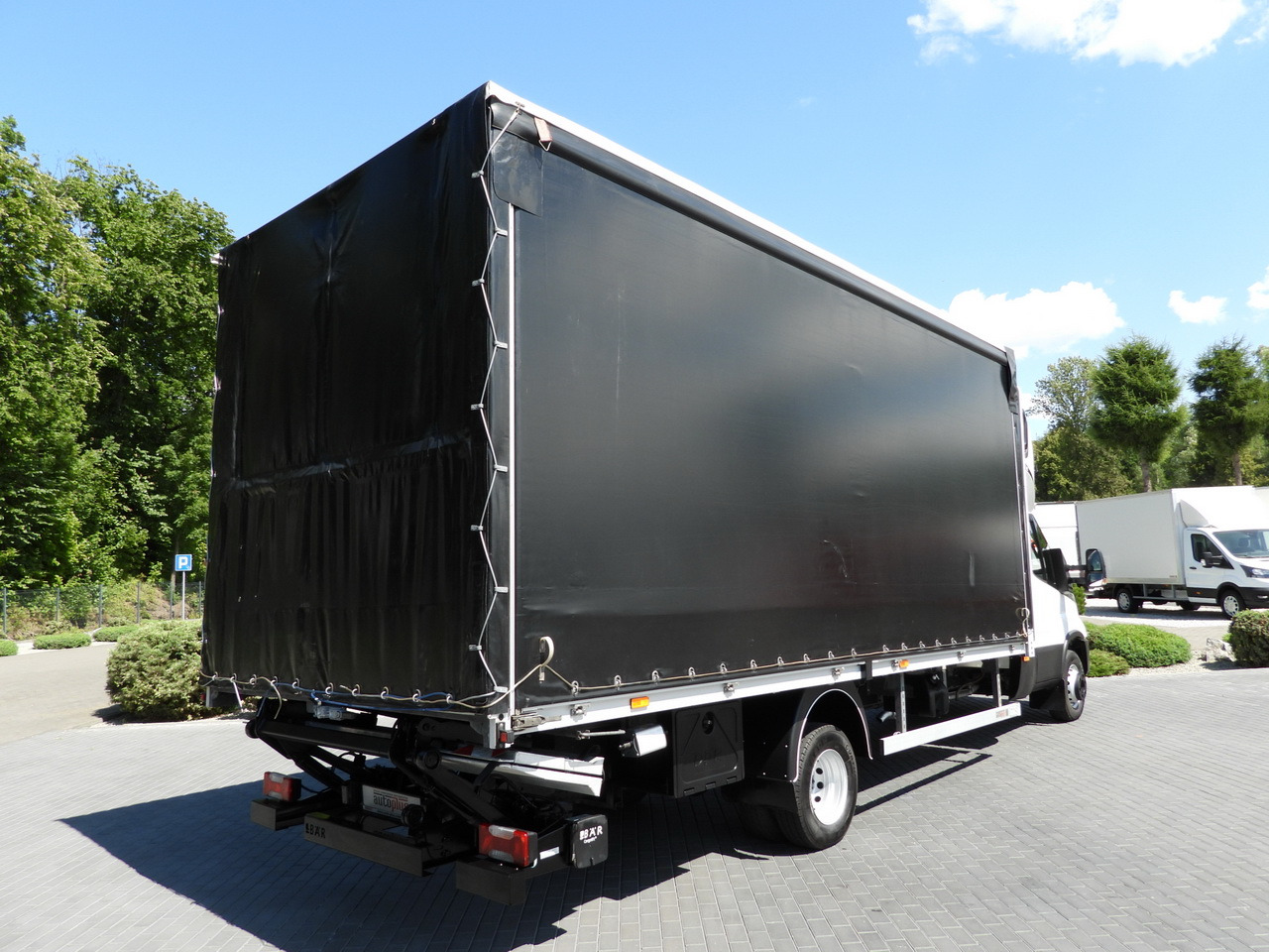 IVECO DAILY 70C18 TARPAULIN LIFT 14 PALLETS WEBASTO CRUISE CONTROL LED LIGHTS TWIN WHEELS AIR CONDITIONING 180HP - Тентованный фургон: фото 3 IVECO DAILY 70C18 TARPAULIN LIFT 14 PALLETS WEBASTO CRUISE CONTROL LED LIGHTS TWIN WHEELS AIR CONDITIONING 180HP - Тентованный фургон: фото 3