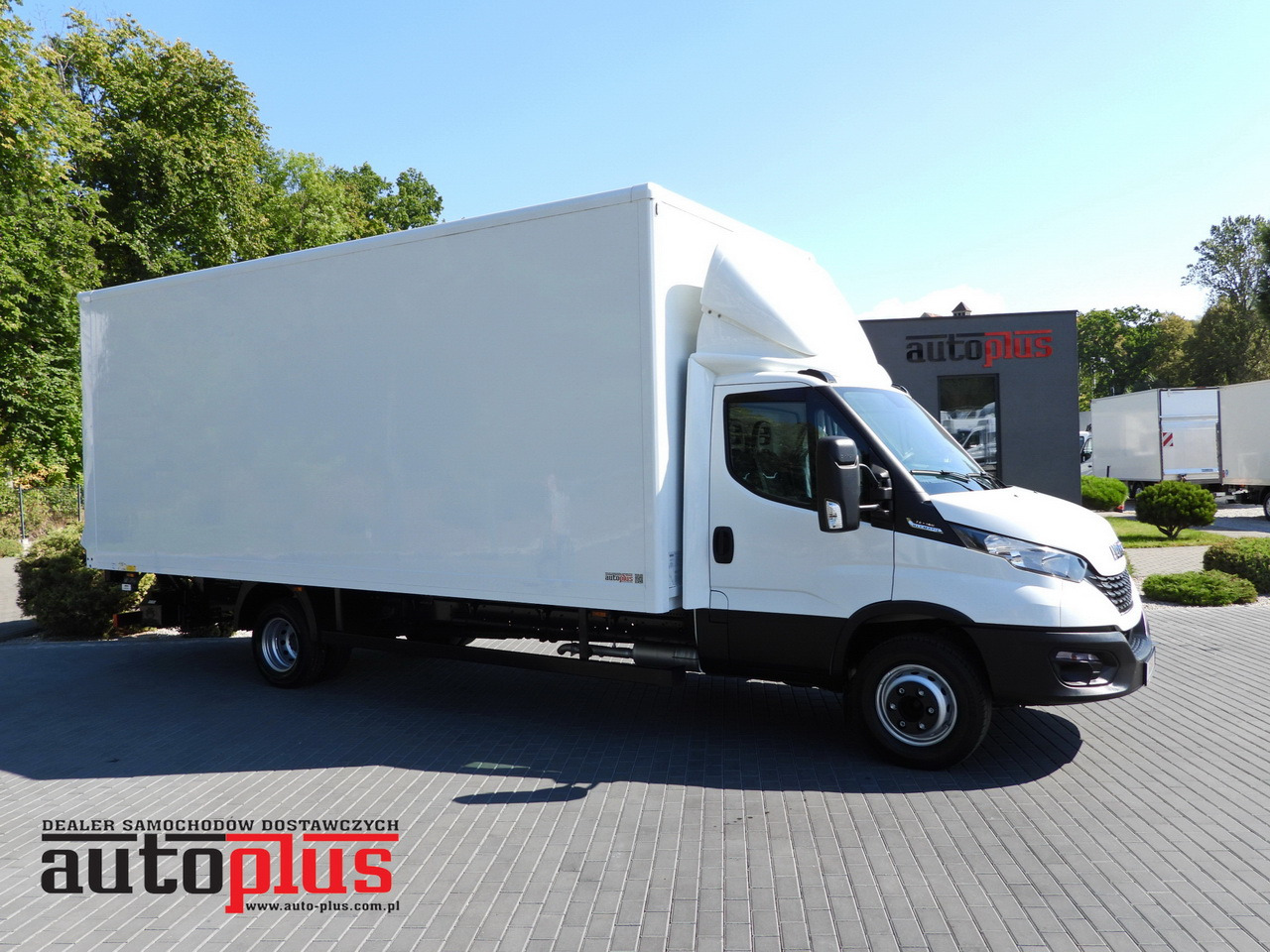 IVECO DAILY 72C18 LIFT 14 PALLETS CRUISE CONTROL PNEUMATICS AUTOMATIC TRANSMISSION HI-MATIC TWIN WHEELS AIR CONDITIONING 180HP - Грузовик с закрытым кузовом: фото 1 IVECO DAILY 72C18 LIFT 14 PALLETS CRUISE CONTROL PNEUMATICS AUTOMATIC TRANSMISSION HI-MATIC TWIN WHEELS AIR CONDITIONING 180HP - Грузовик с закрытым кузовом: фото 1