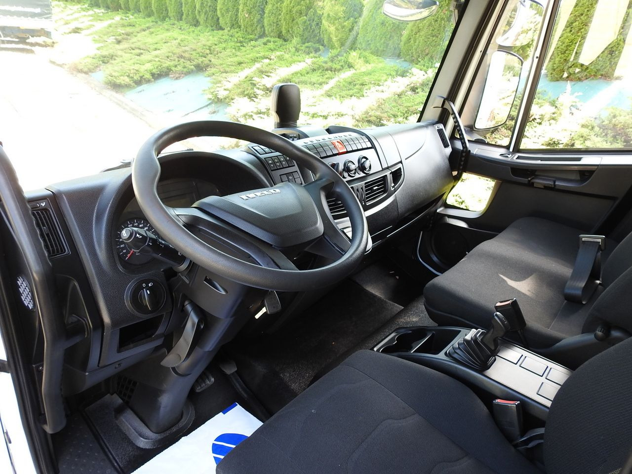 IVECO EUROCARGO 120 - 220 TARPAULIN LIFT 20 PALLETS LED LIGHTS AUTOMATIC TRANSMISSION HI-MATIC TWIN WHEELS AIR CONDITIONING 220HP - Тентованный фургон: фото 2 IVECO EUROCARGO 120 - 220 TARPAULIN LIFT 20 PALLETS LED LIGHTS AUTOMATIC TRANSMISSION HI-MATIC TWIN WHEELS AIR CONDITIONING 220HP - Тентованный фургон: фото 2