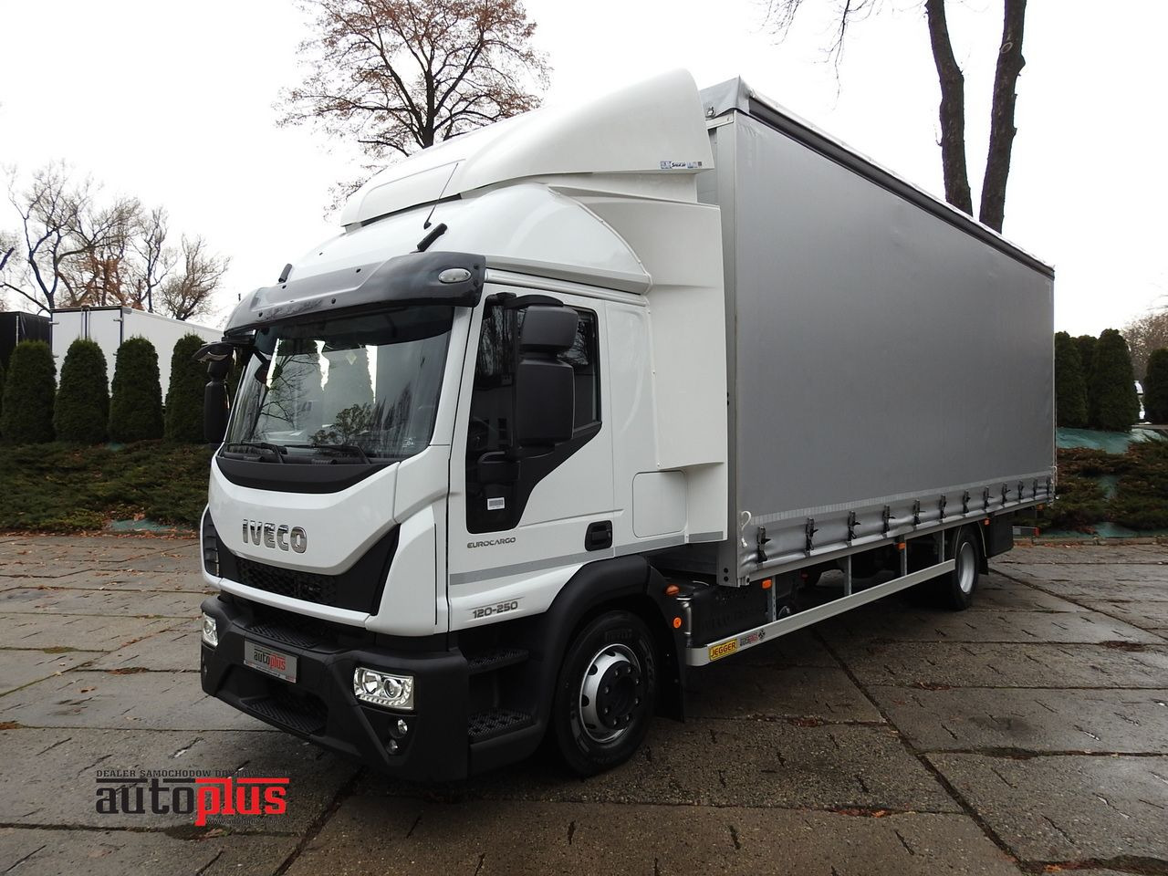 IVECO EUROCARGO 120-250 NEW TARPAULIN LIFT 18 PALLETS WEBASTO CRUISE CONTROL AIR CONDITIONING LED LIGHTS PNEUMATICS AUTOMATIC TRANSMISSION HI-MATIC 250HP - Тентованный фургон: фото 1 IVECO EUROCARGO 120-250 NEW TARPAULIN LIFT 18 PALLETS WEBASTO CRUISE CONTROL AIR CONDITIONING LED LIGHTS PNEUMATICS AUTOMATIC TRANSMISSION HI-MATIC 250HP - Тентованный фургон: фото 1