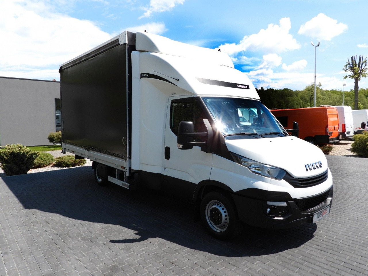 Iveco DAILY 35S18 PRITSCHE PLANE 10 PALETTEN WEBASTO - Тентованный фургон, Грузопассажирский фургон: фото 4 Iveco DAILY 35S18 PRITSCHE PLANE 10 PALETTEN WEBASTO - Тентованный фургон, Грузопассажирский фургон: фото 4