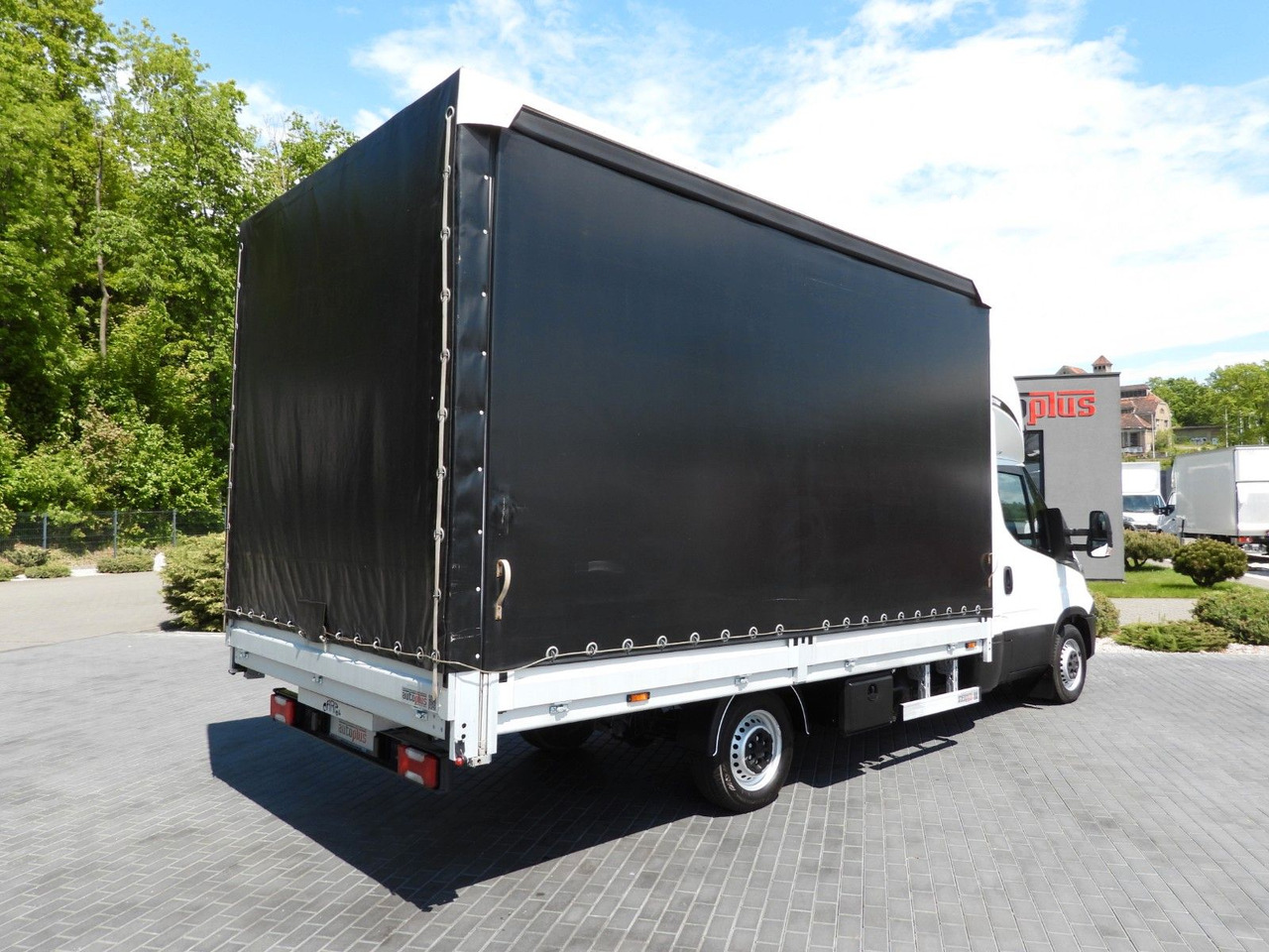 Iveco DAILY 35S18 PRITSCHE PLANE 10 PALETTEN WEBASTO - Тентованный фургон, Грузопассажирский фургон: фото 3 Iveco DAILY 35S18 PRITSCHE PLANE 10 PALETTEN WEBASTO - Тентованный фургон, Грузопассажирский фургон: фото 3