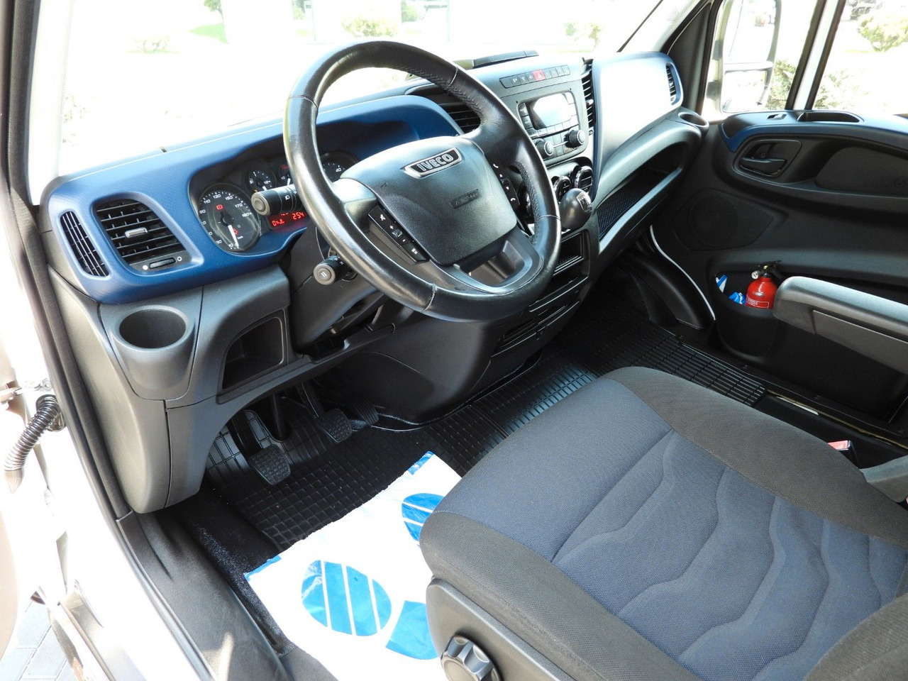 Iveco DAILY 35S18 PRITSCHE PLANE 10 PALETTEN WEBASTO - Тентованный фургон, Грузопассажирский фургон: фото 2 Iveco DAILY 35S18 PRITSCHE PLANE 10 PALETTEN WEBASTO - Тентованный фургон, Грузопассажирский фургон: фото 2