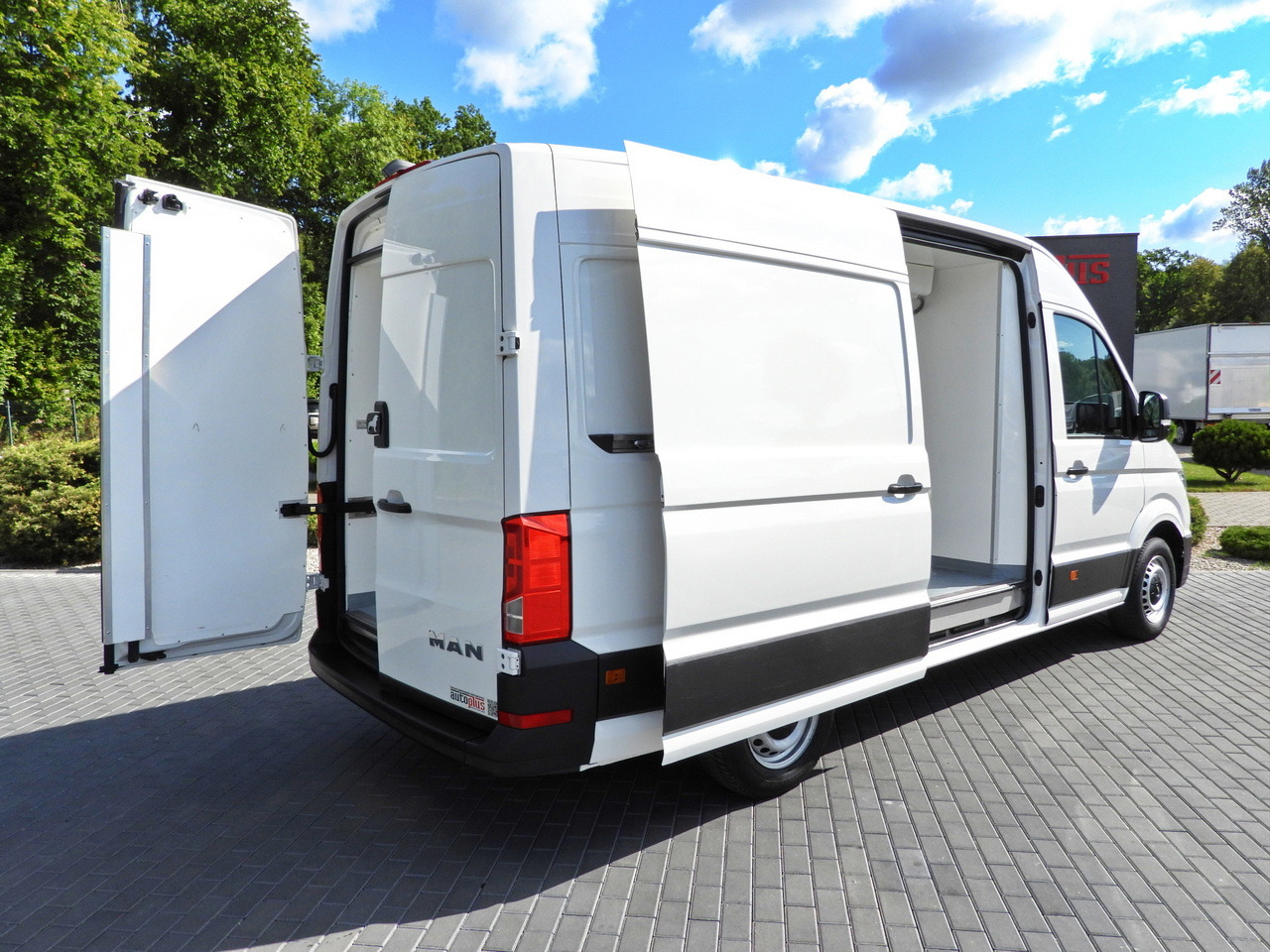 MAN TGE REFRIGERATOR VAN -5*C POWER SUPPLY 230V CRUISE CONTROL AUTOMATIC TRANSMISSION AIR CONDITIONING 180HP - Фургон-рефрижератор: фото 3 MAN TGE REFRIGERATOR VAN -5*C POWER SUPPLY 230V CRUISE CONTROL AUTOMATIC TRANSMISSION AIR CONDITIONING 180HP - Фургон-рефрижератор: фото 3