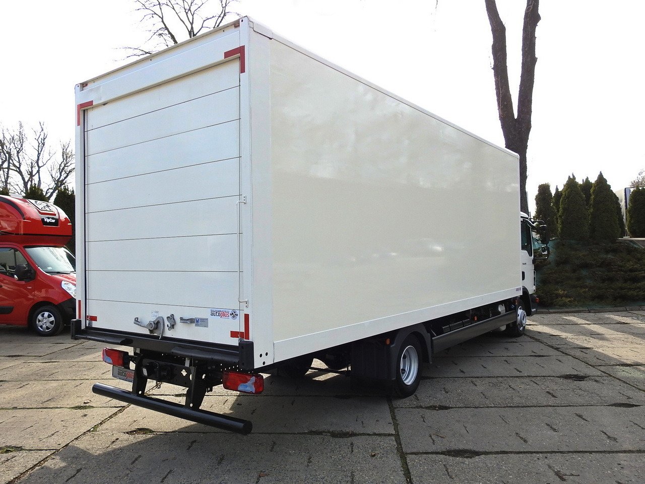 MAN TGL 8.18 BOX 16 PALLETS CRUISE CONTROL TWIN WHEELS 180HP - Фургон с закрытым кузовом: фото 3 MAN TGL 8.18 BOX 16 PALLETS CRUISE CONTROL TWIN WHEELS 180HP - Фургон с закрытым кузовом: фото 3