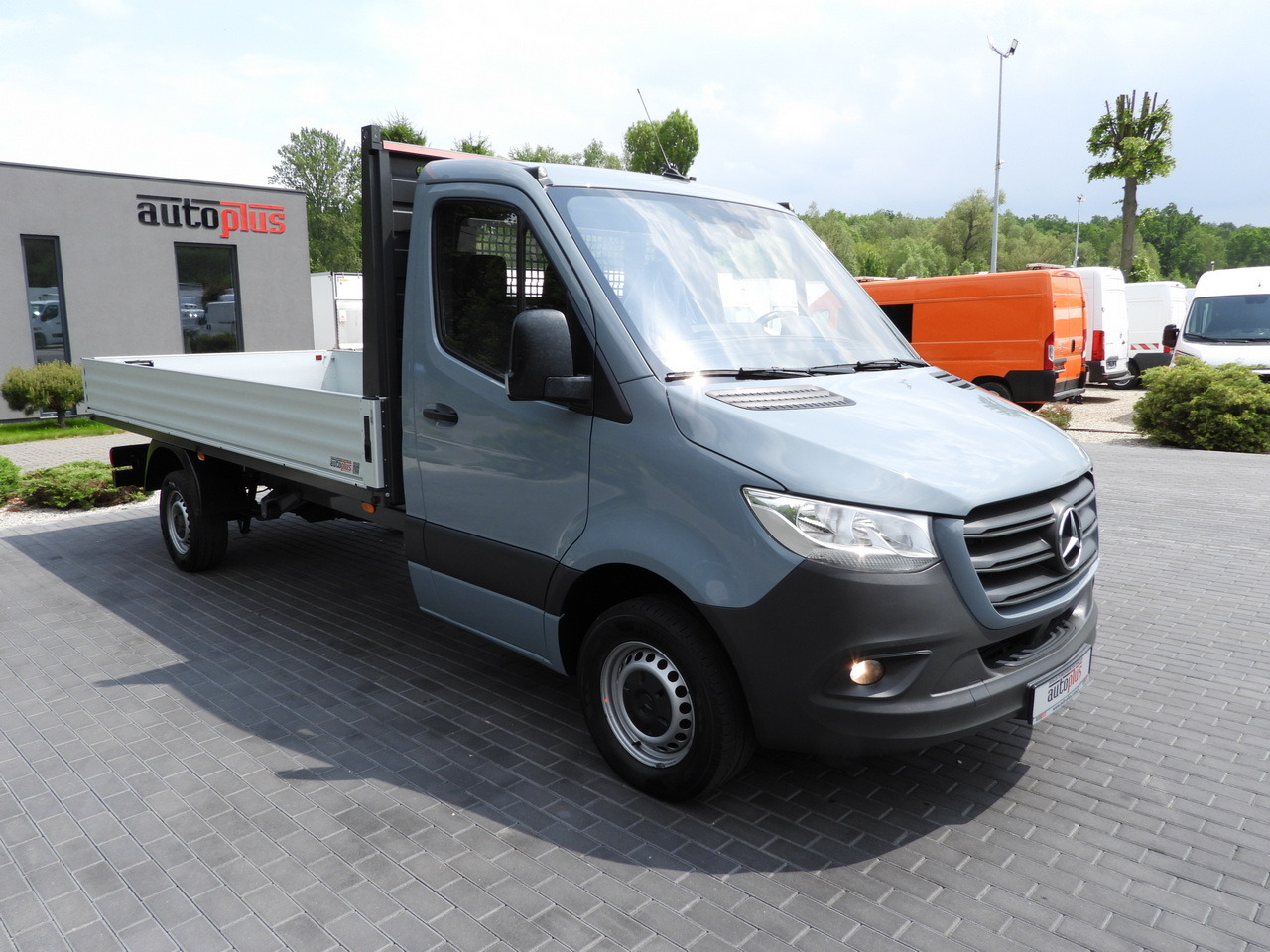 MERCEDES SPRINTER 315 STAKE BODY 8 PALLETS CRUISE CONTROL AIR CONDITIONING 150HP - Малотоннажный бортовой грузовик: фото 4 MERCEDES SPRINTER 315 STAKE BODY 8 PALLETS CRUISE CONTROL AIR CONDITIONING 150HP - Малотоннажный бортовой грузовик: фото 4