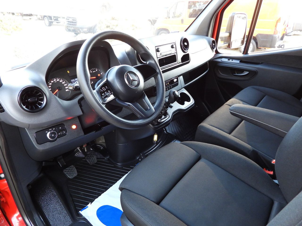 MERCEDES SPRINTER 316 TARPAULIN LIFT 8 PALLETS WEBASTO CRUISE CONTROL AIR CONDITIONING  160HP - Тентованный фургон: фото 2 MERCEDES SPRINTER 316 TARPAULIN LIFT 8 PALLETS WEBASTO CRUISE CONTROL AIR CONDITIONING  160HP - Тентованный фургон: фото 2