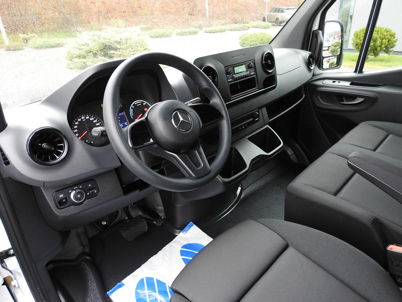 MERCEDES eSprinter NEW ELECTRIC VAN AUTOMATIC TRANSMISSION GUARANTEE 95HP - Цельнометаллический фургон, Электрический фургон: фото 2 MERCEDES eSprinter NEW ELECTRIC VAN AUTOMATIC TRANSMISSION GUARANTEE 95HP - Цельнометаллический фургон, Электрический фургон: фото 2