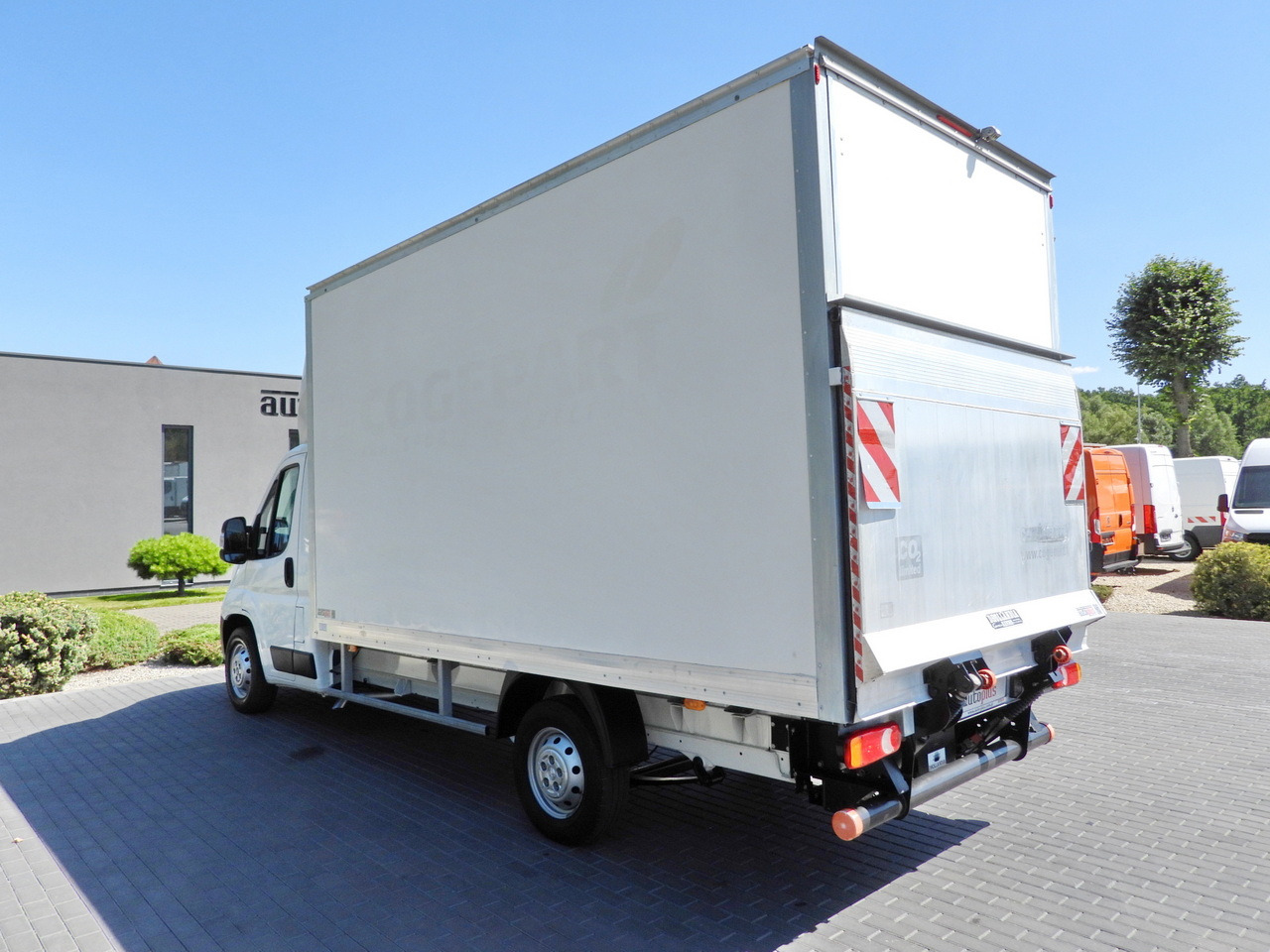 Фургон с закрытым кузовом PEUGEOT BOXER BOX LIFT 8 PALLETS CRUISE CONTROL AIR CONDITIONING  130HP: фото 9