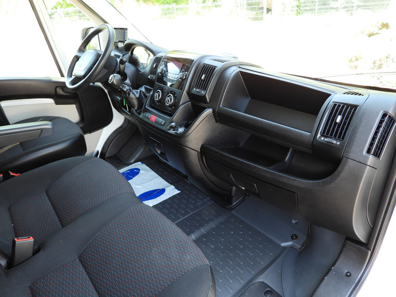 Фургон с закрытым кузовом PEUGEOT BOXER BOX LIFT 8 PALLETS CRUISE CONTROL AIR CONDITIONING  130HP: фото 39