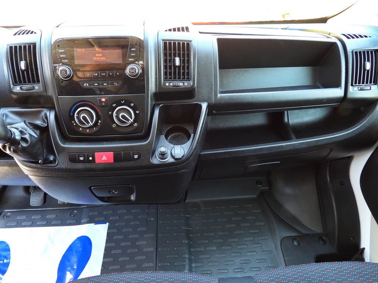 Фургон с закрытым кузовом PEUGEOT BOXER BOX LIFT 8 PALLETS CRUISE CONTROL AIR CONDITIONING  130HP: фото 30