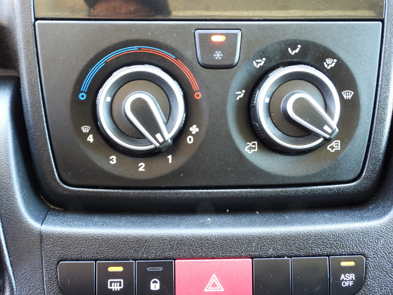 Фургон с закрытым кузовом PEUGEOT BOXER BOX LIFT 8 PALLETS CRUISE CONTROL AIR CONDITIONING  130HP: фото 33