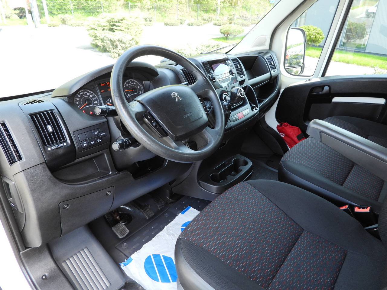 PEUGEOT BOXER TIPPER DOUBLE CABIN DOKA 7 SEATS CRUISE CONTROL AIR CONDITIONING 140HP - Малотоннажный самосвал: фото 2 PEUGEOT BOXER TIPPER DOUBLE CABIN DOKA 7 SEATS CRUISE CONTROL AIR CONDITIONING 140HP - Малотоннажный самосвал: фото 2