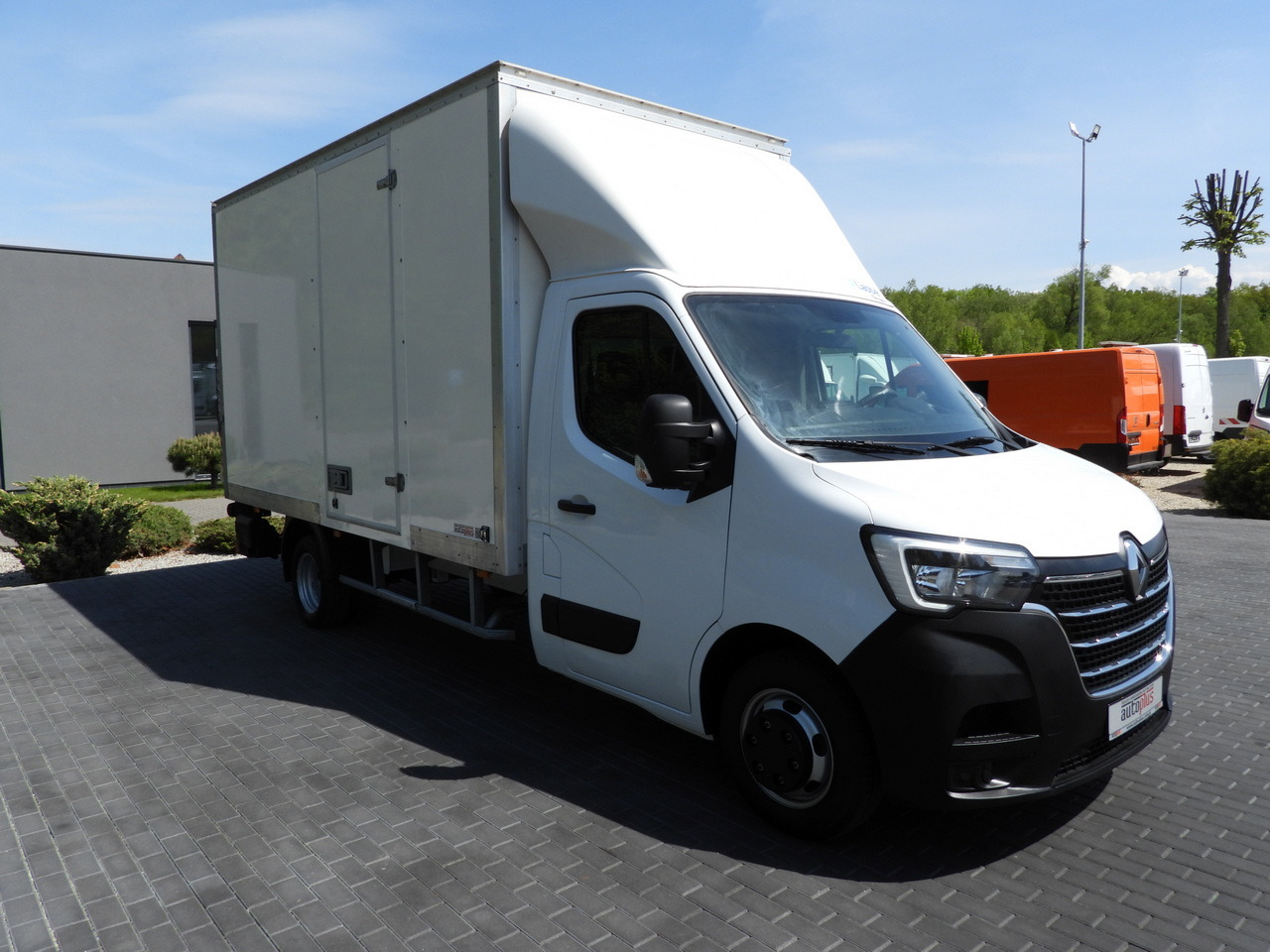 RENAULT MASTER BOX LIFT 8 PALLETS CRUISE CONTROL NAVIGATION LED LIGHTS TWIN WHEELS AIR CONDITIONING 145HP - Фургон с закрытым кузовом: фото 4 RENAULT MASTER BOX LIFT 8 PALLETS CRUISE CONTROL NAVIGATION LED LIGHTS TWIN WHEELS AIR CONDITIONING 145HP - Фургон с закрытым кузовом: фото 4