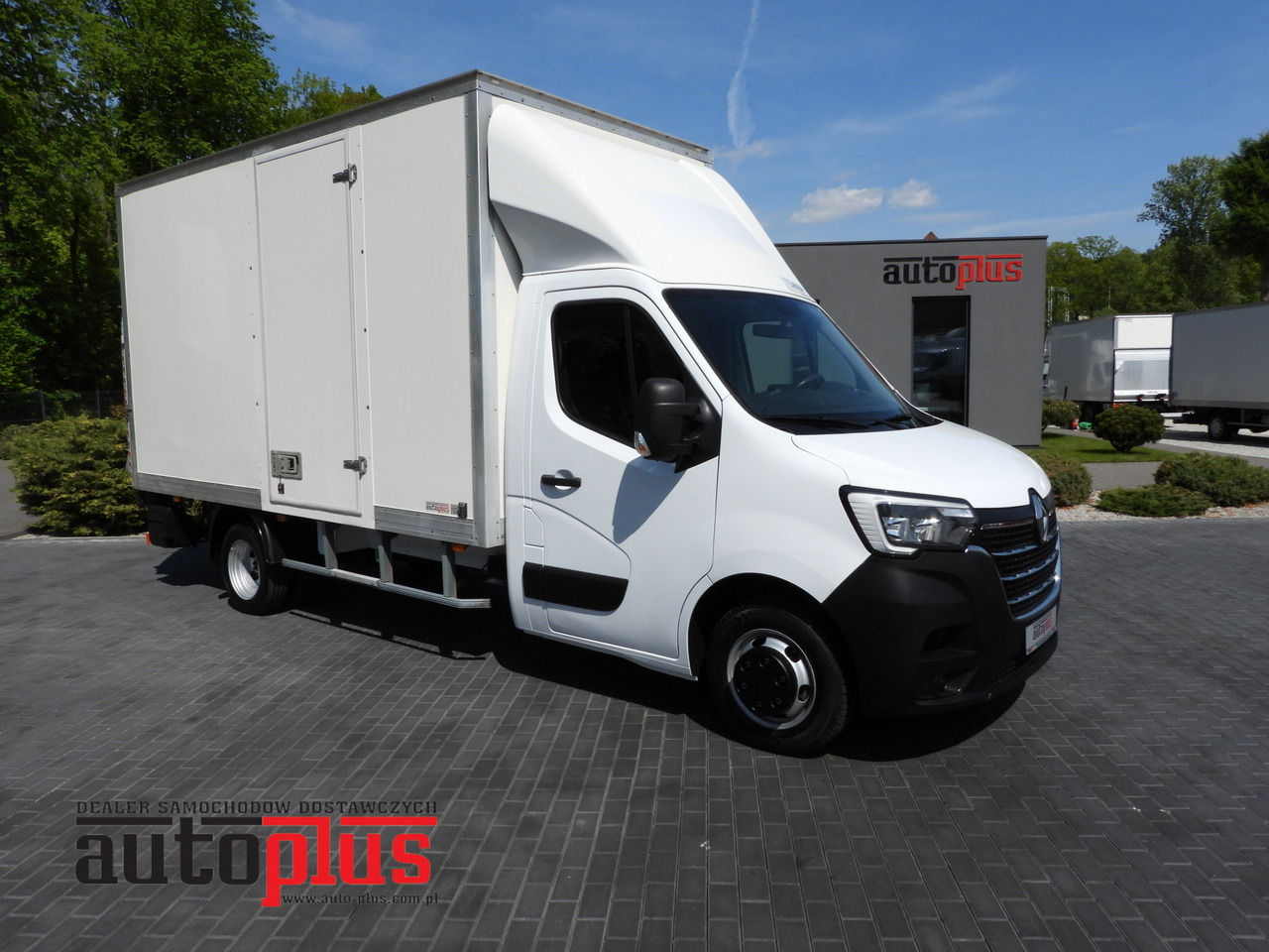 RENAULT MASTER BOX LIFT 8 PALLETS CRUISE CONTROL NAVIGATION LED LIGHTS TWIN WHEELS AIR CONDITIONING 145HP - Фургон с закрытым кузовом: фото 1 RENAULT MASTER BOX LIFT 8 PALLETS CRUISE CONTROL NAVIGATION LED LIGHTS TWIN WHEELS AIR CONDITIONING 145HP - Фургон с закрытым кузовом: фото 1